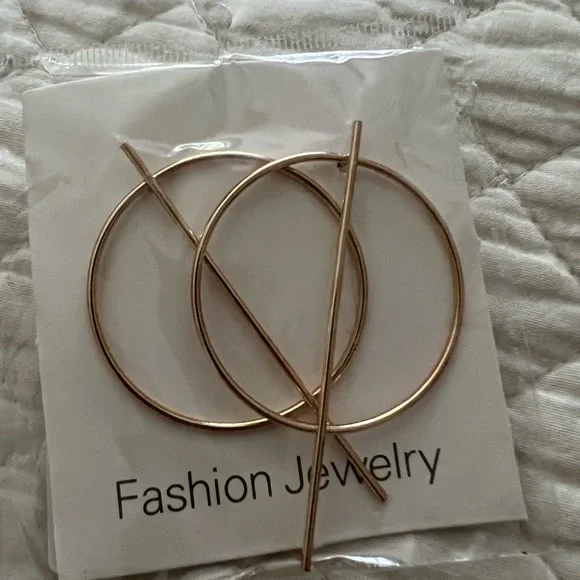 Gold Geometric Stud Earrings Brand New! - Picture 5 of 5
